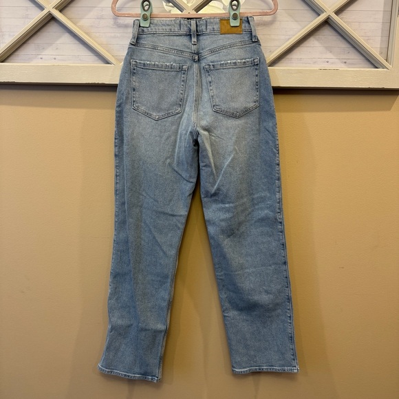 Hollister Ultra High Rise Dad Jean Womens‎ Size 2 Regular in Light Wash NEW - Picture 4 of 9